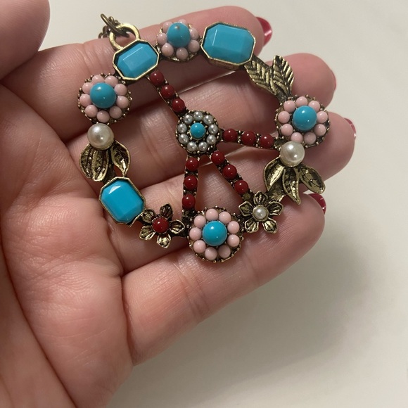Bundle 3/$21! Beautifully detailed Peace Retro Necklace - Picture 6 of 6